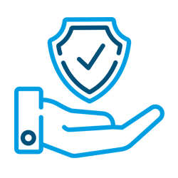 Mano sosteniendo un escudo con una marca de verificación, que indica seguridad o protección.