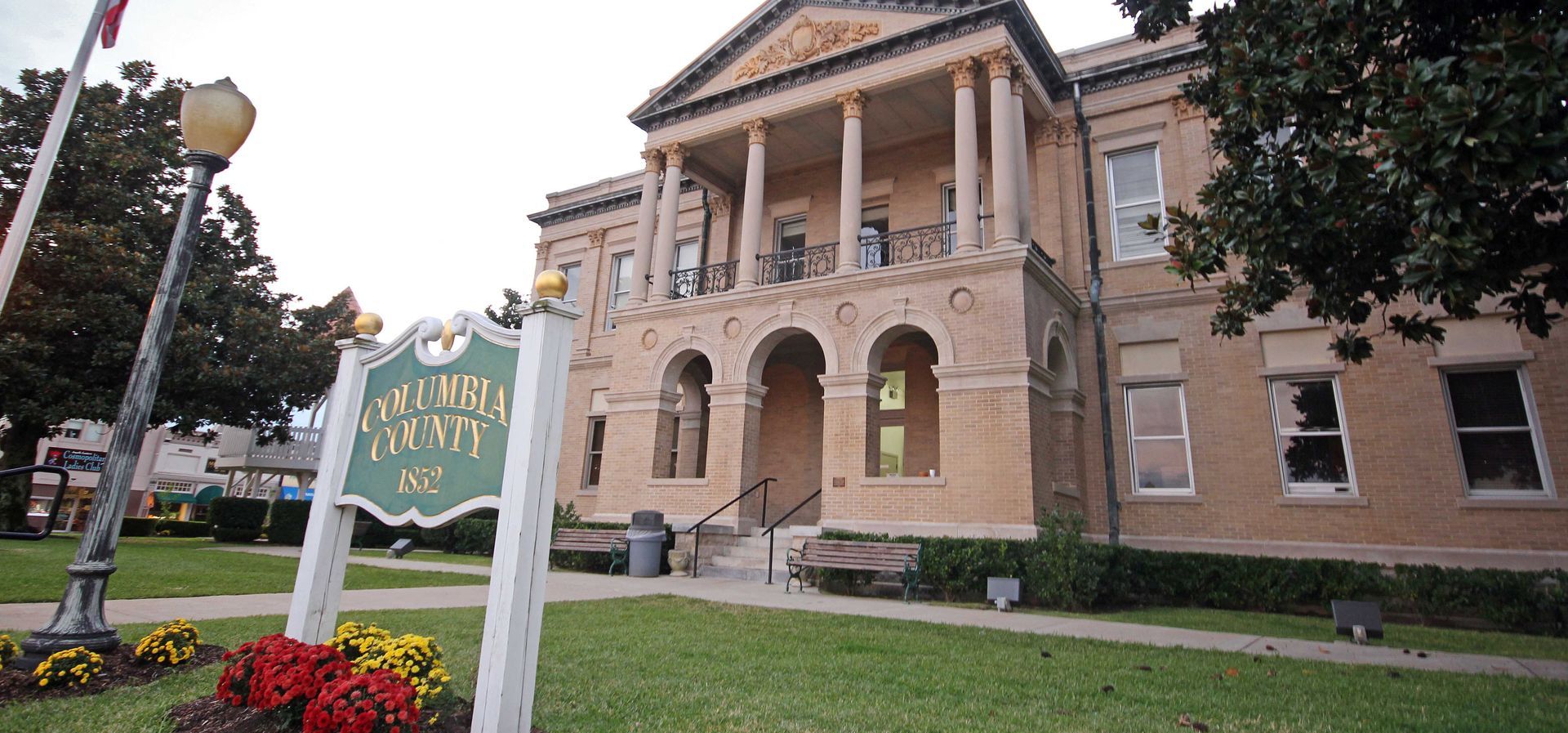 A sign in front of a building that says columbia county