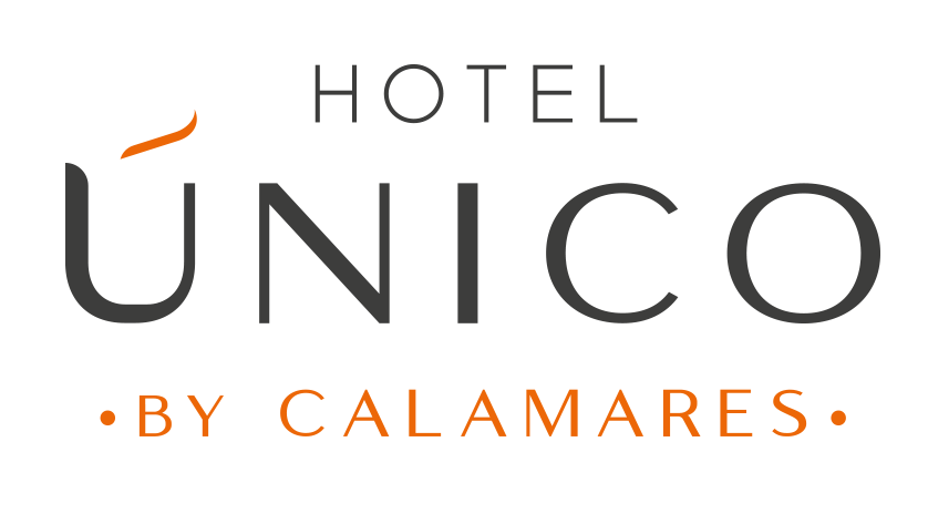 O logotipo do hotel unico by calamares está em um fundo branco.