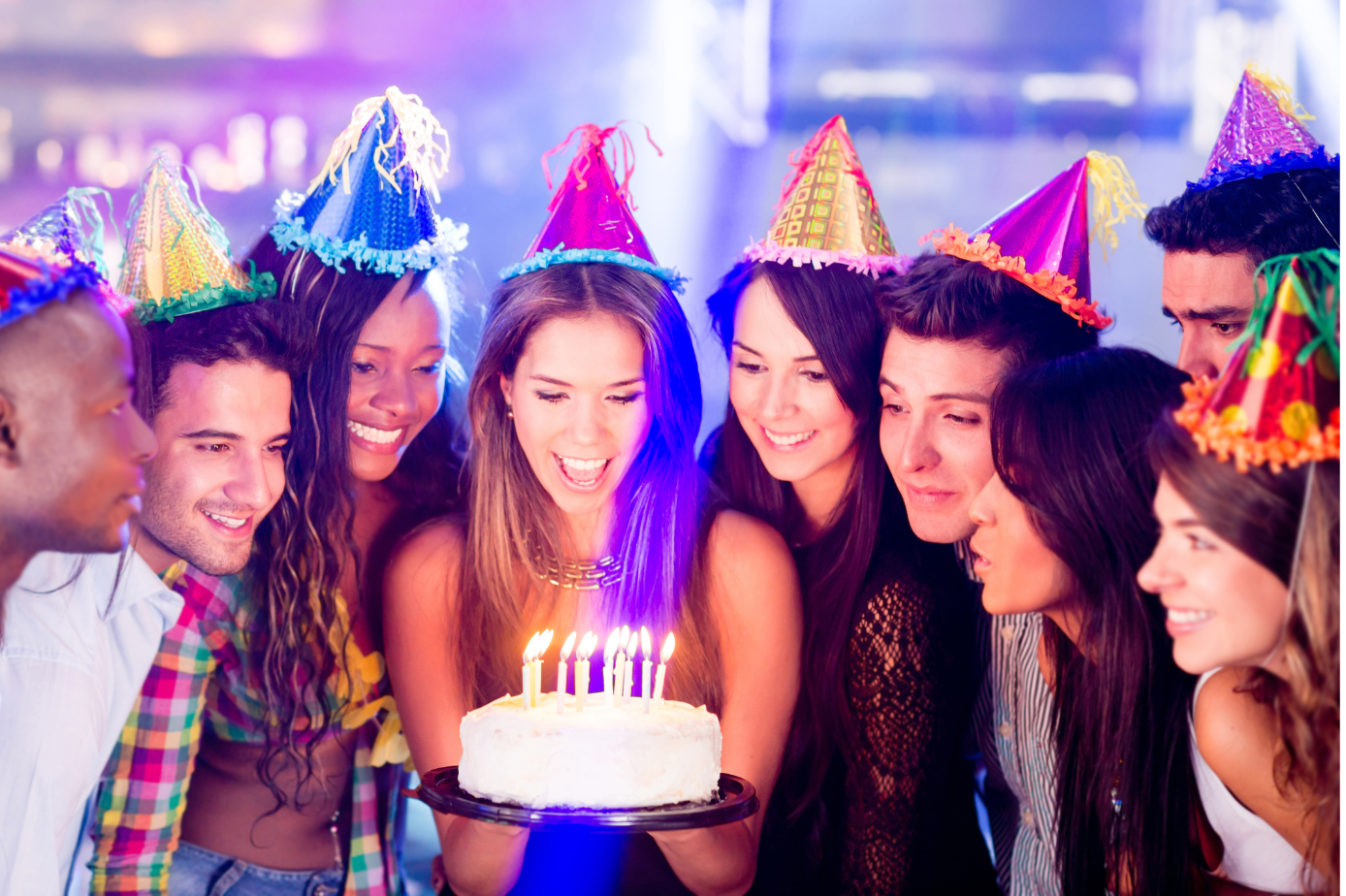 Make a party do a party. Празднование дня рождения. День рождения вечеринка. Люди празднуют день рождения. Отмечание дня рождения.