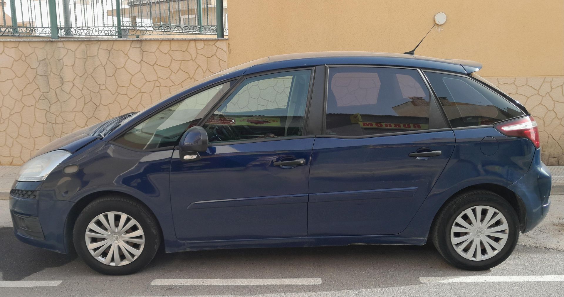 CITROEN C4   (AUTO)