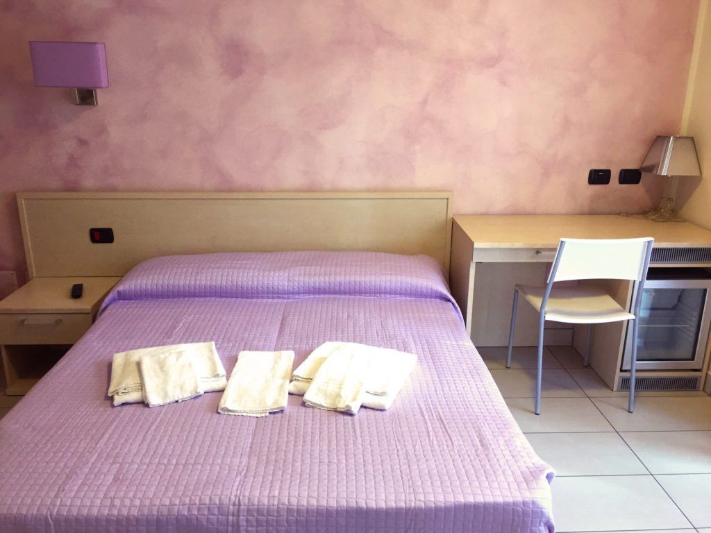 camera da letto elegante