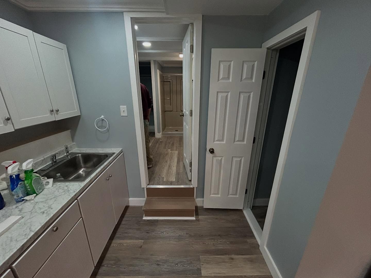 A wooden fence is sitting in the middle of a grassy field.