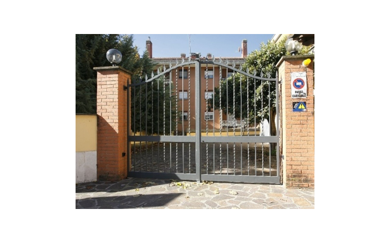 cancelletto di villa in metallo con automatismo faac