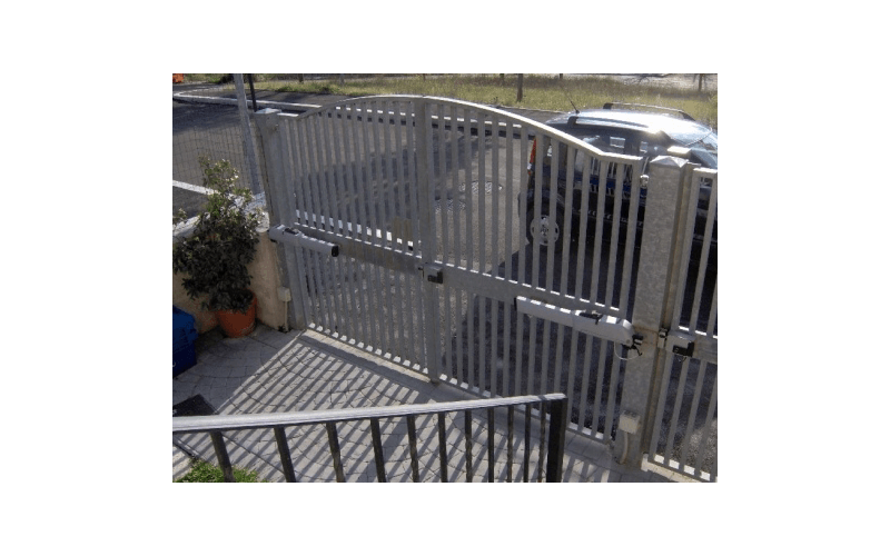 cancello con apertura automatica