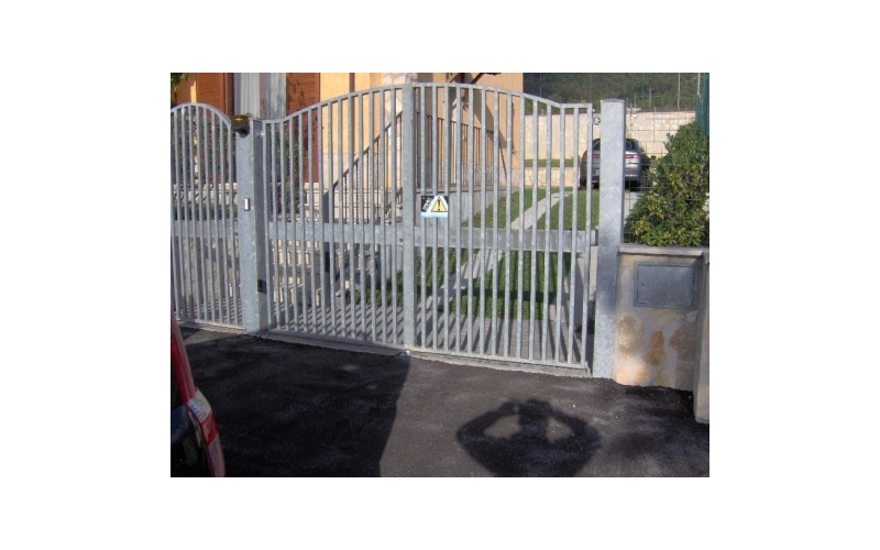 cancello automatico di un palazzo