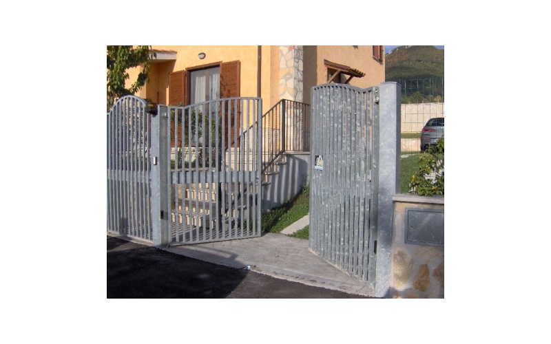 portoncino in metallo automatizzato