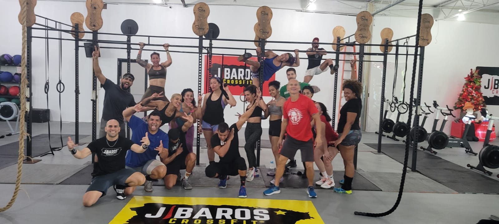 A group of people are posing for a picture in a gym.