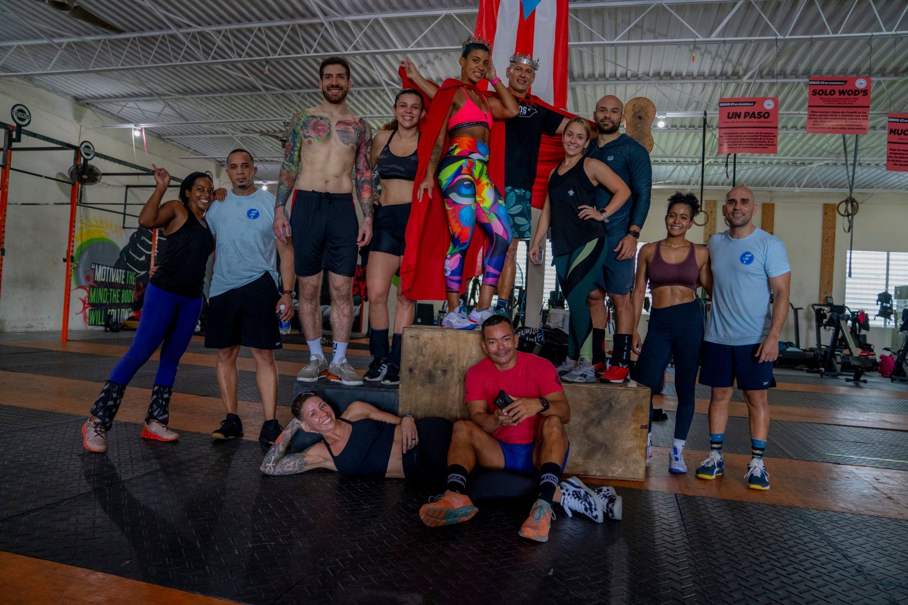 A group of people are posing for a picture in a gym.