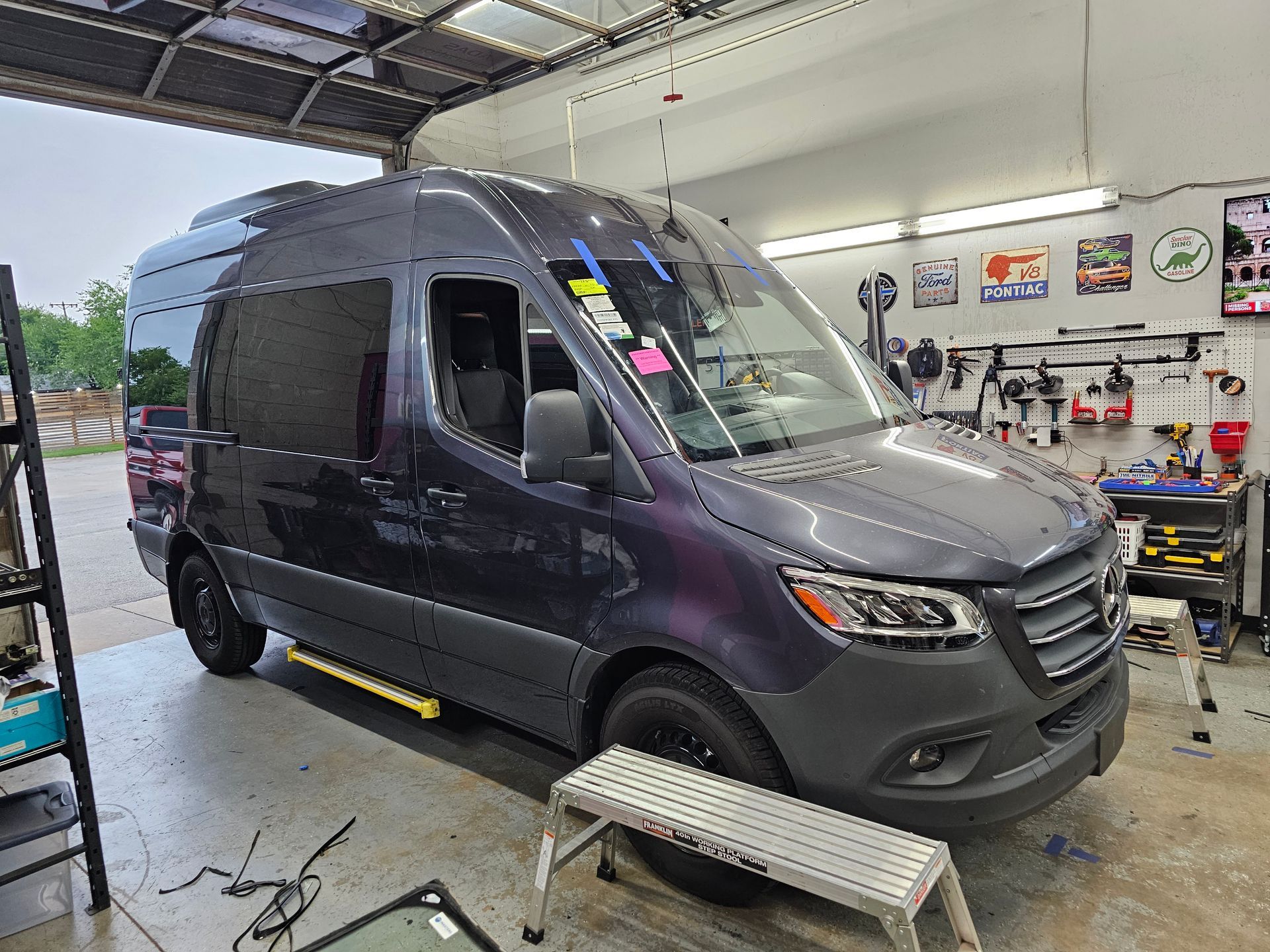 Fleet vehicle windshield replacement in Edmond, OK