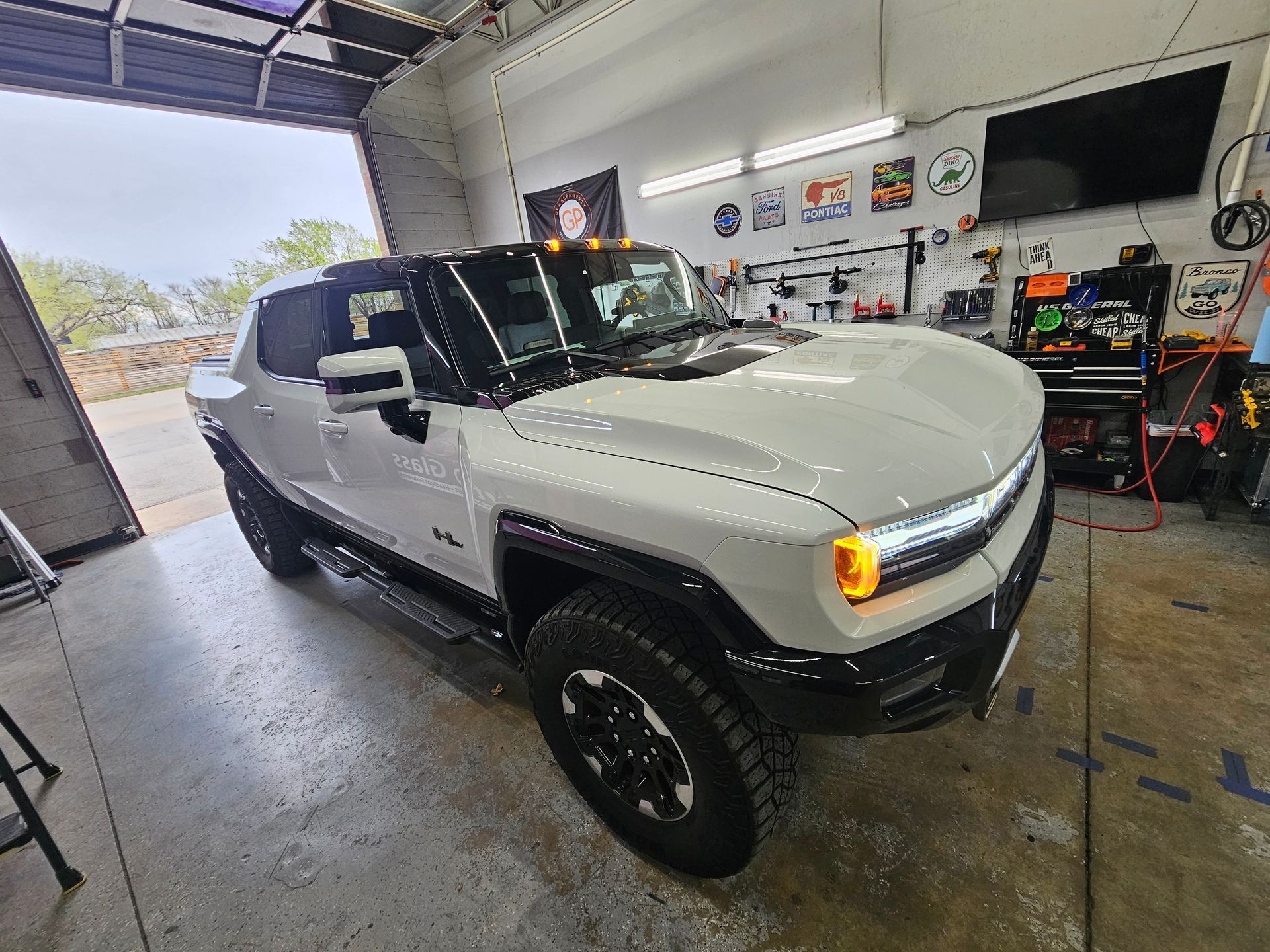 Windshield crack repair service in Edmond, OK