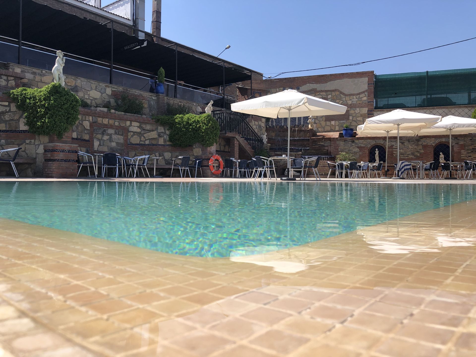Restaurante con piscina en Lleida