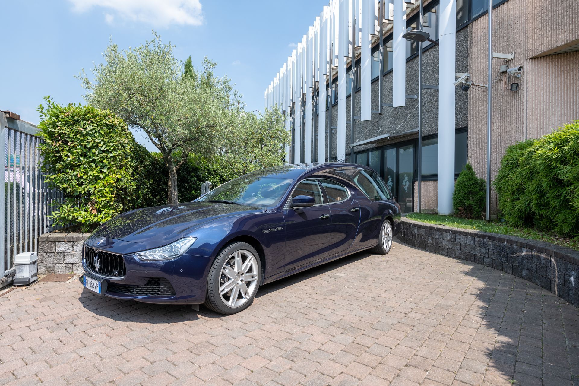 Mezzi Funebri - Agenzia C.O.F. in provincia di Milano e Monza