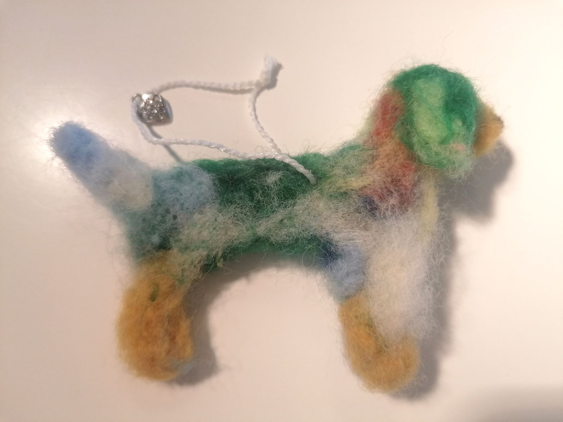 wol hondenornament, groen, blauw en bruin, met hanger, doglover, versiering, ornament, lappendeken,