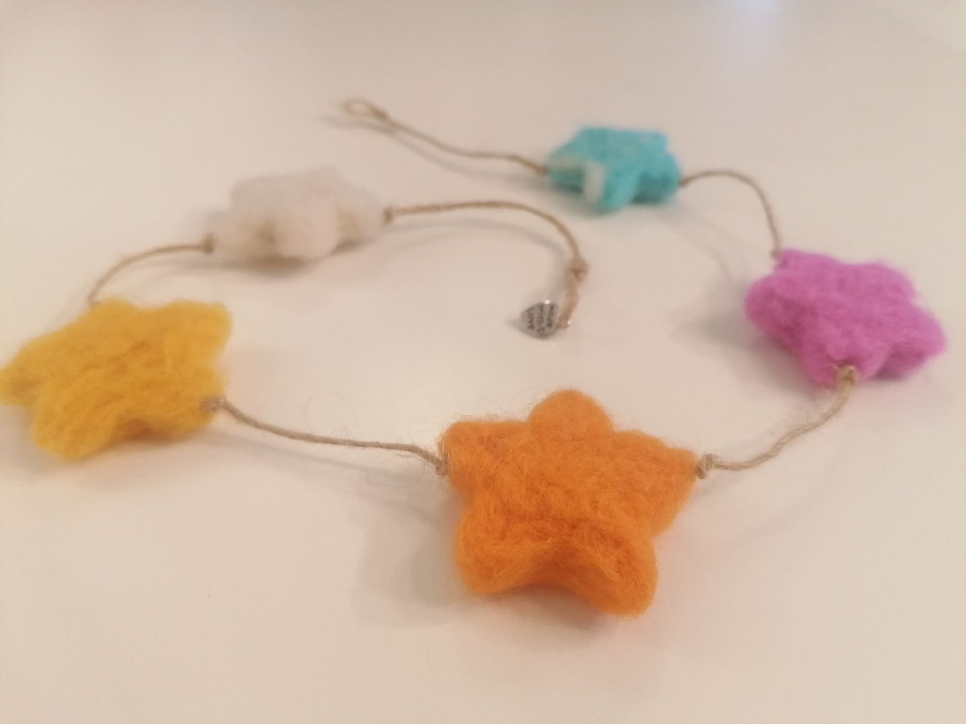 wol, slinger, touw, bedeltje, ster, sterren, versiering, decoratie, verjaardag, feest,