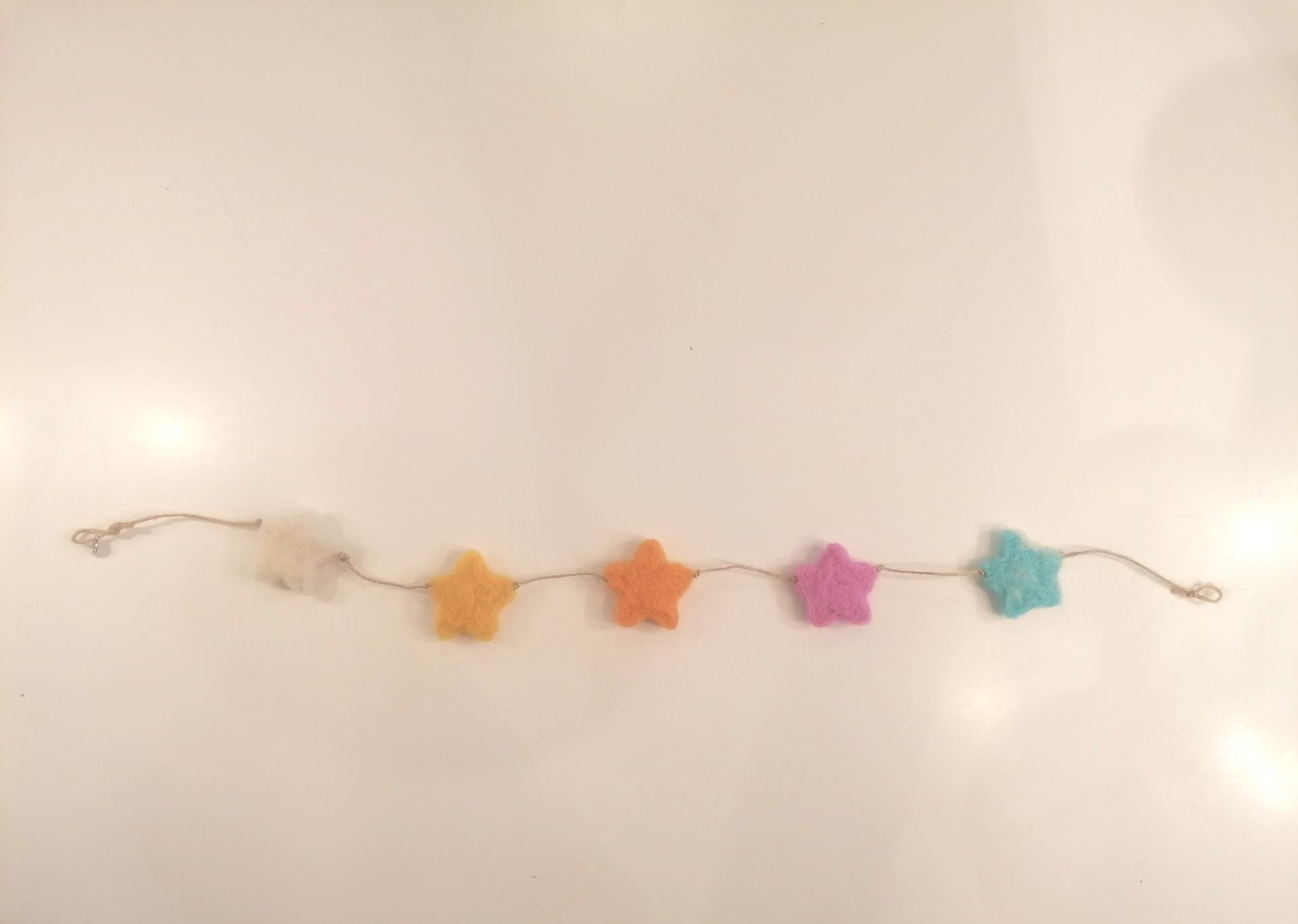 wol, slinger, touw, bedeltje, ster, sterren, versiering, decoratie, verjaardag, feest,