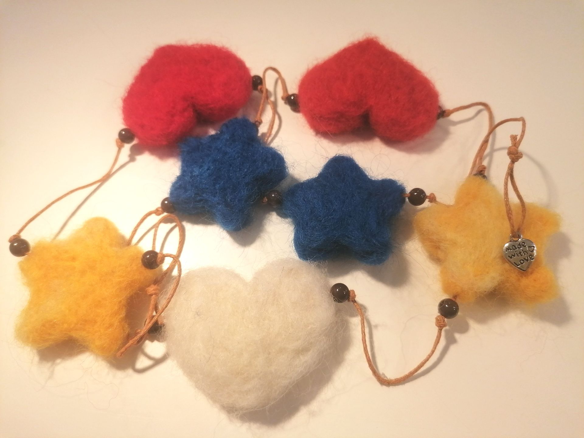 Engelbeeldje van roze rozenkwarts.