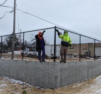 Chain Link Fence Commercial— Cedar Rapids, Iowa — Corridor Residential Fencing Co. Chain link fence commerical — Cedar Rapids, Iowa — Corridor Residential Fencing Co.