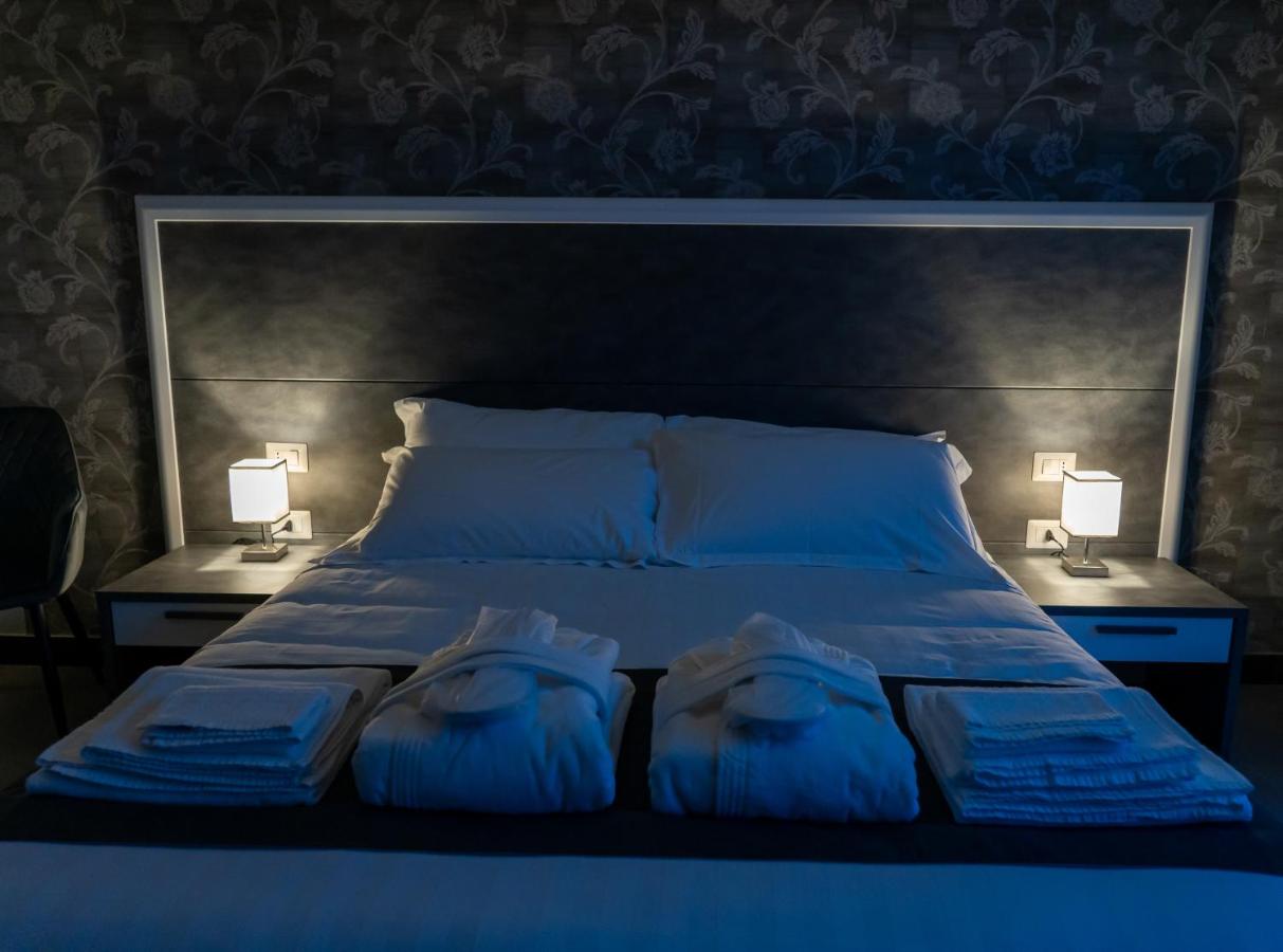 skyline rooms & suites