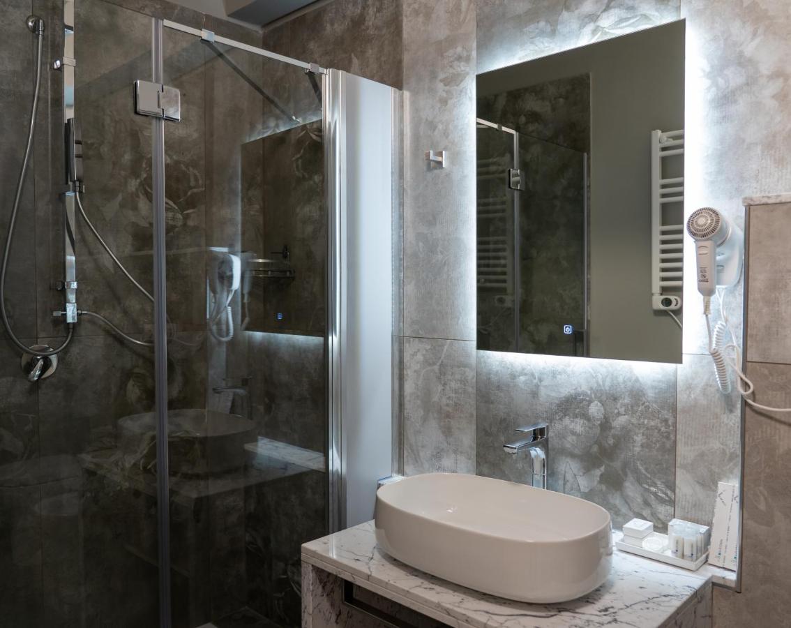 skyline rooms & suites