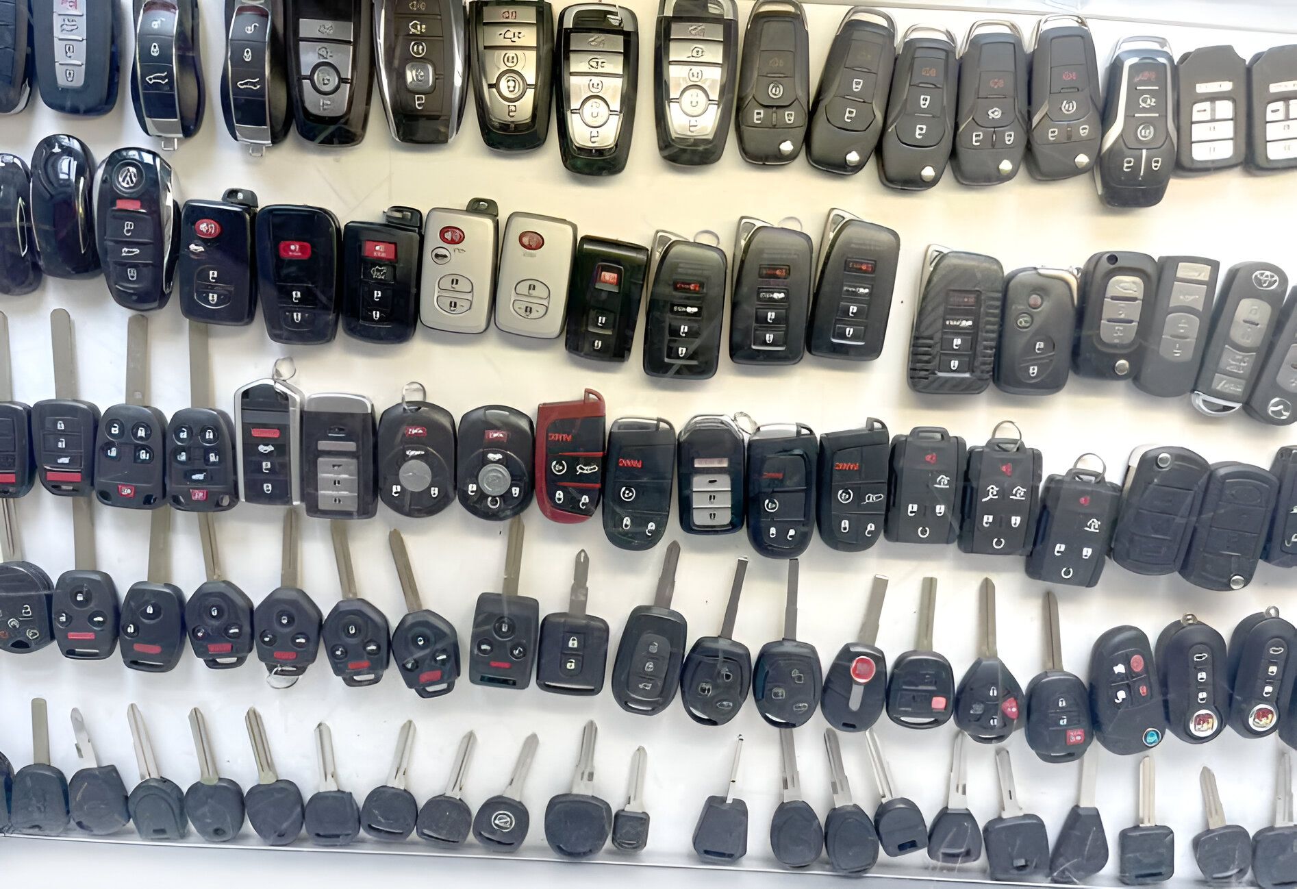 CERRAJERÍA GUZMÁN  - Venta y compra de llaves con chip