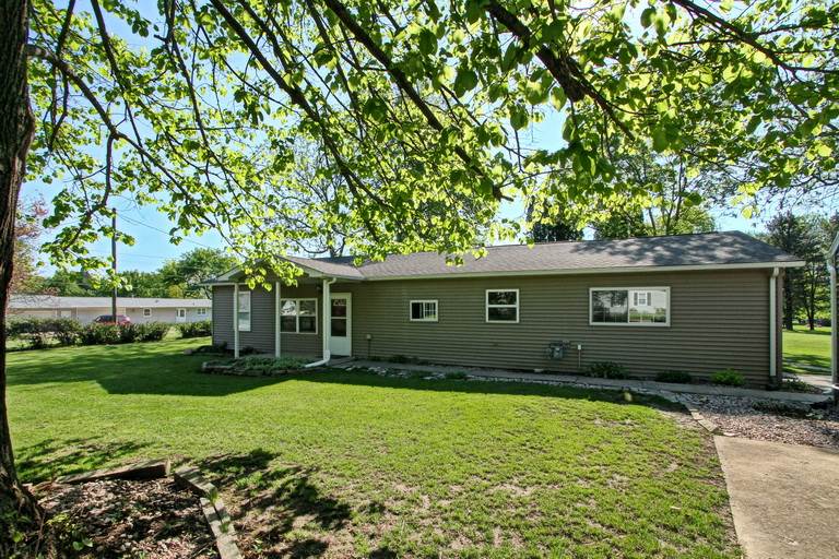 975 NE Surf Drive Solon