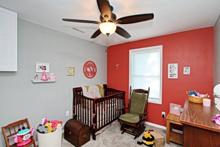 romm with crib