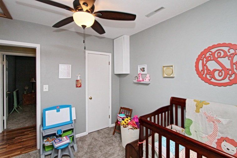 romm with crib