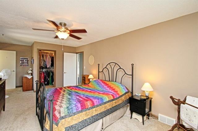 bed room with pink cover