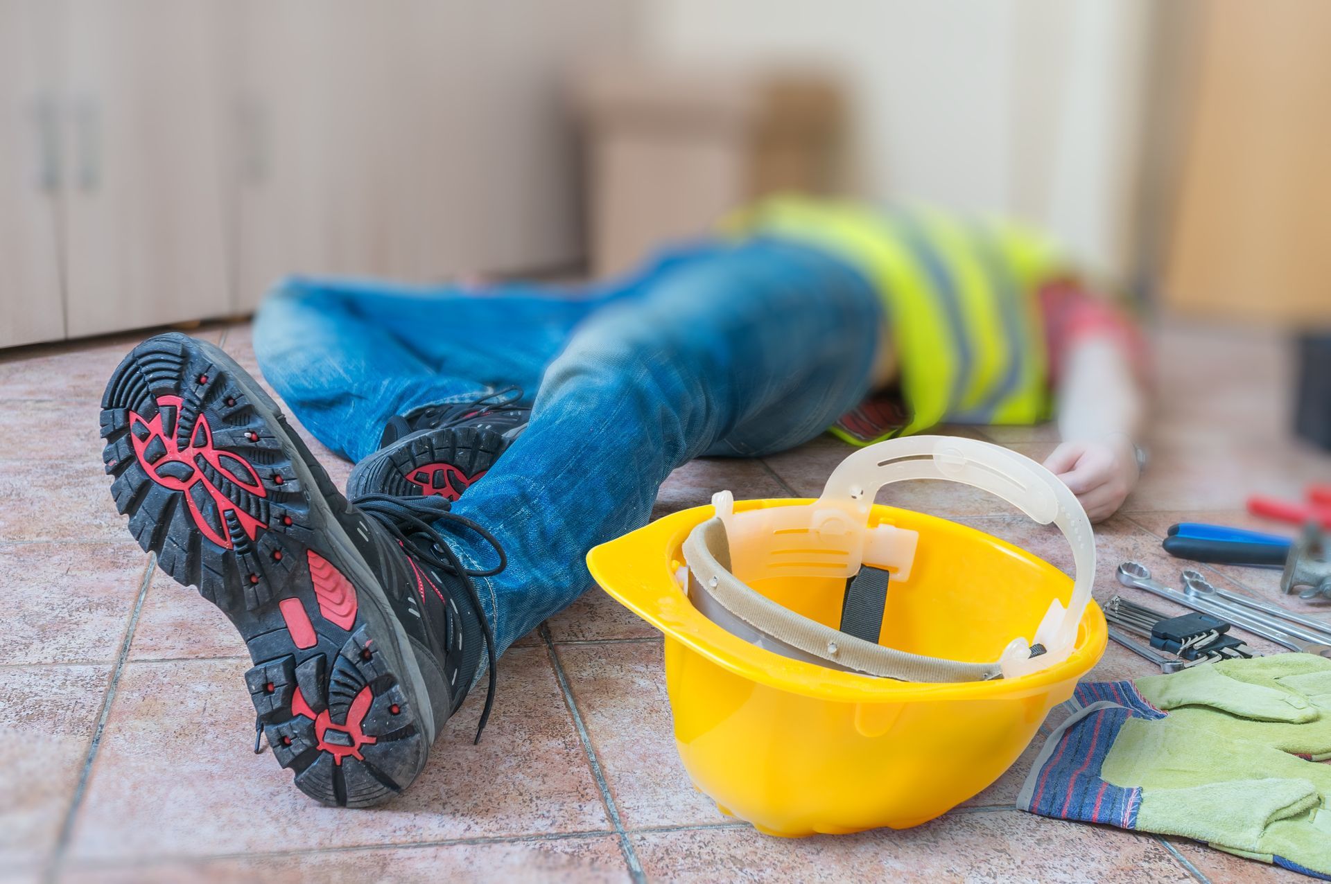 Workers' comp injury depicts an injured worker at the workplace in need of legal help.