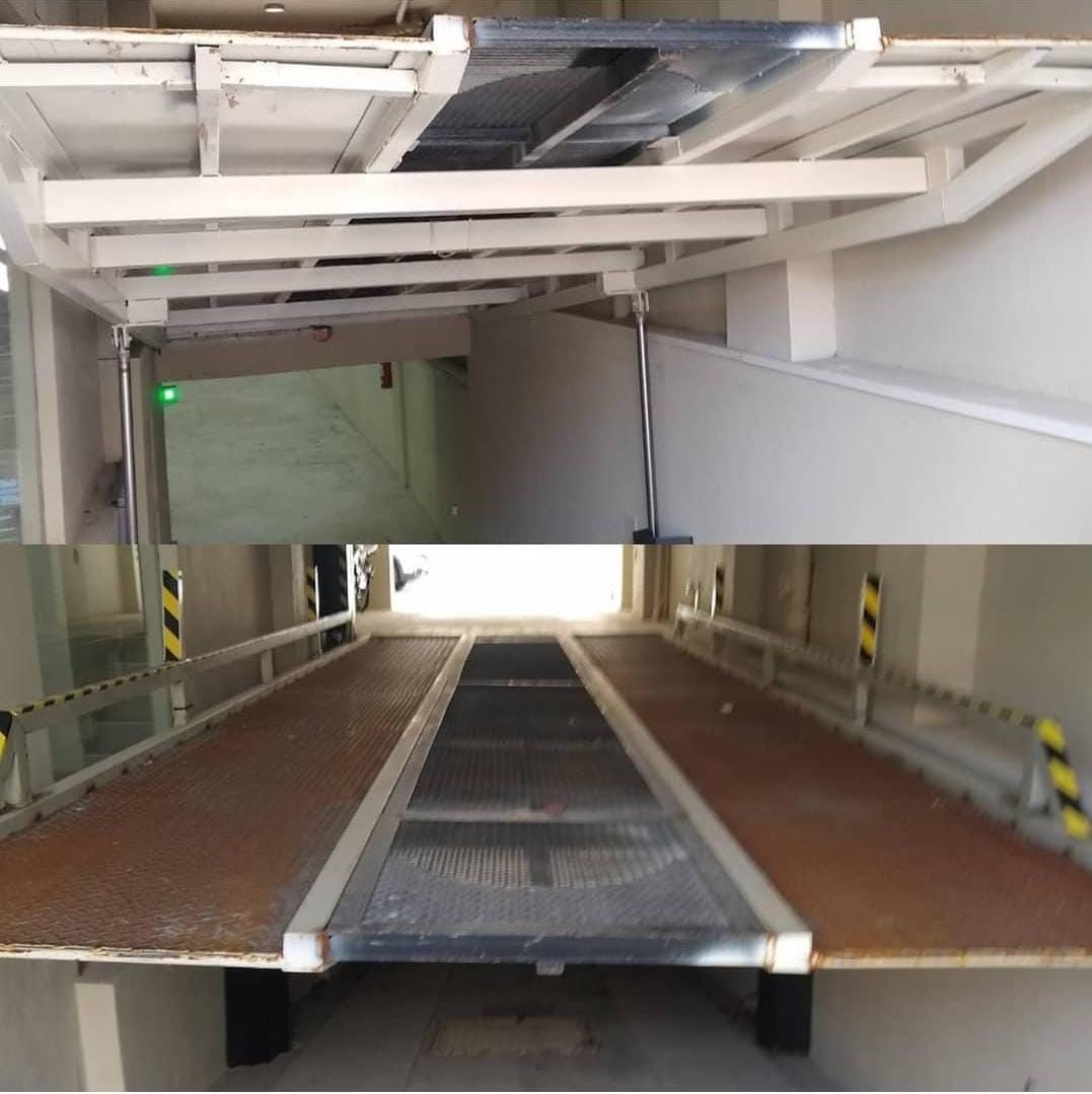 Dos vistas de una rampa para vehículos: la parte superior muestra la entrada, la parte inferior muestra una rampa de metal con marcas de seguridad.