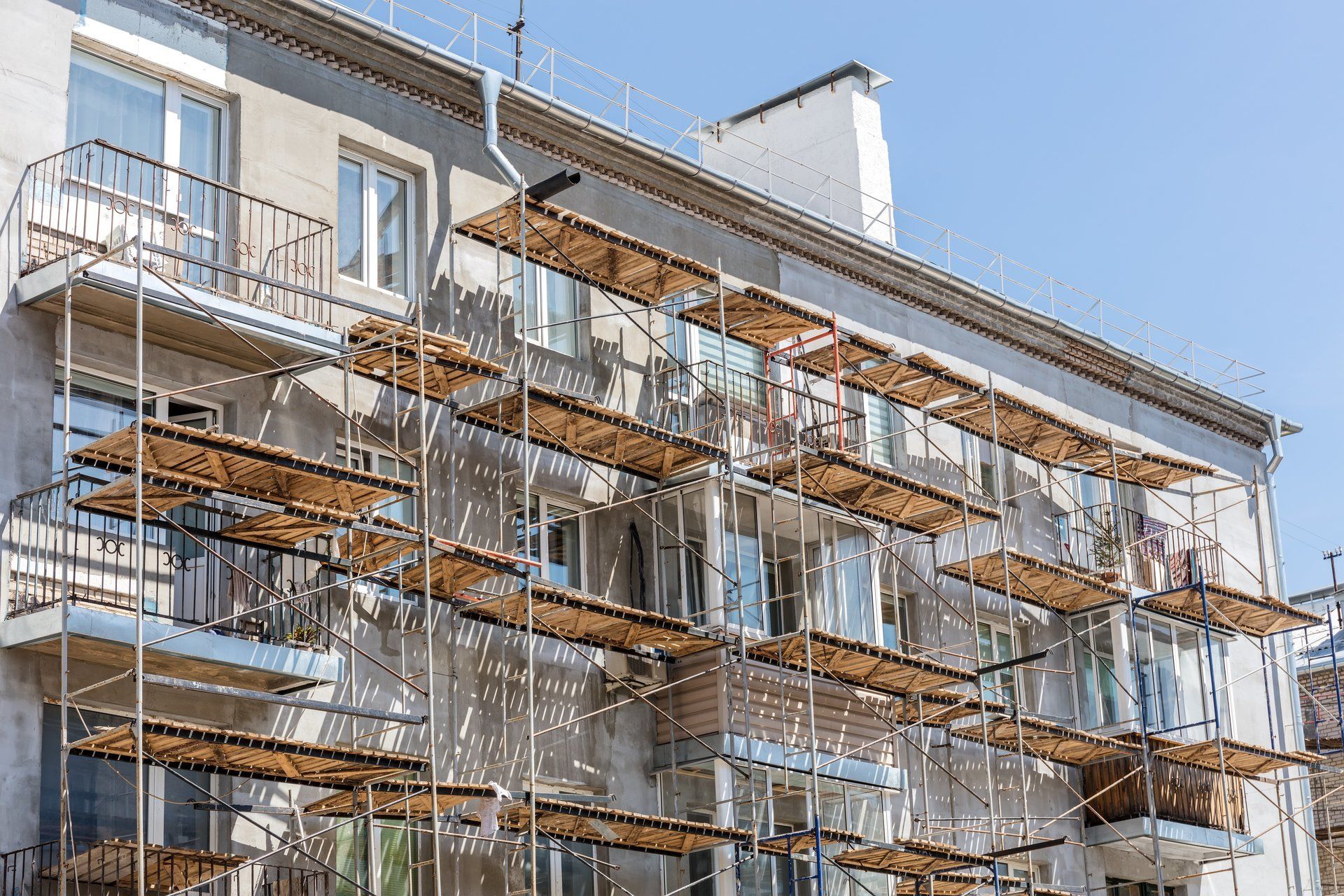 A building under construction with scaffolding on the side of it.