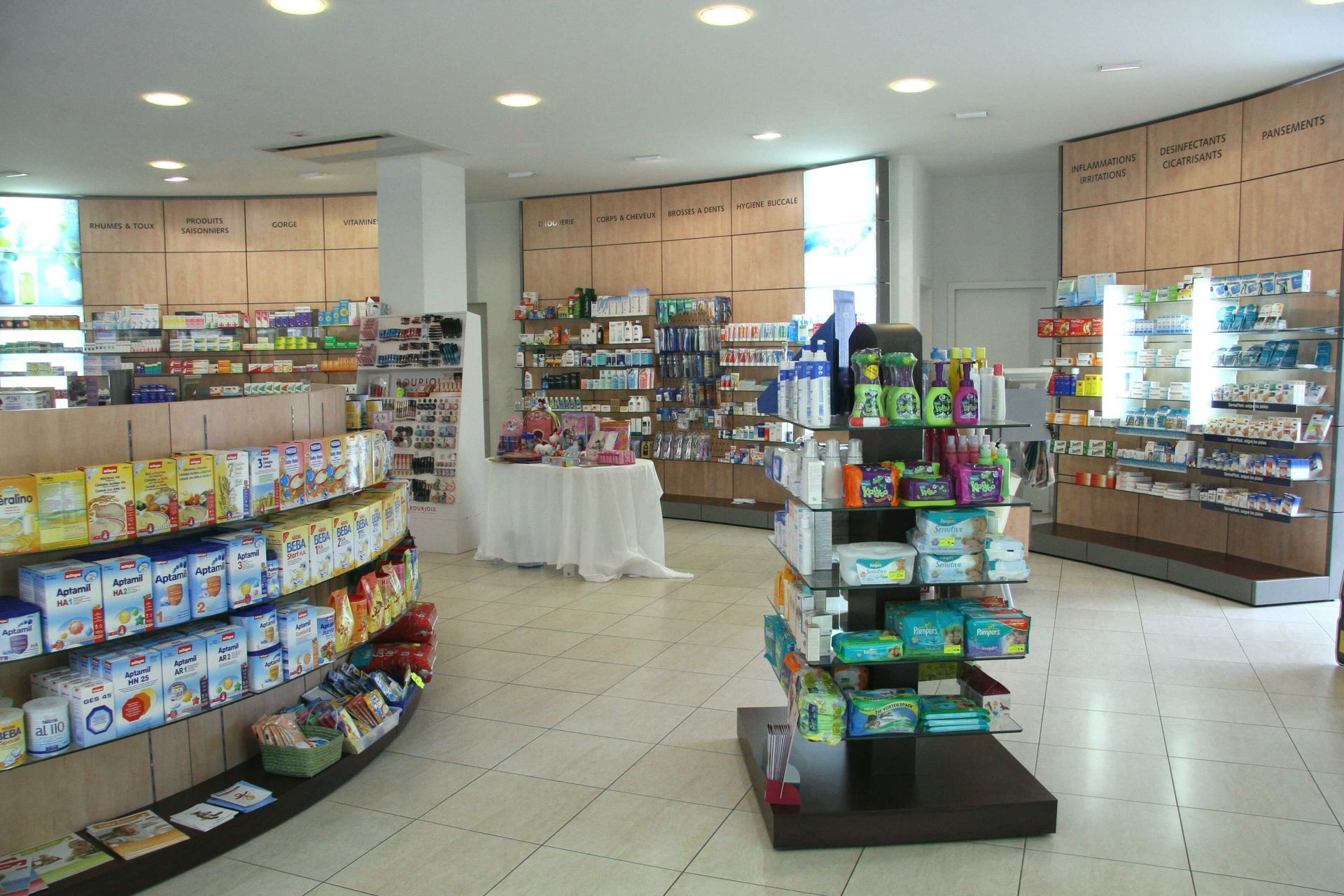 Intérieur pharmacie de Chêne-Bougeries