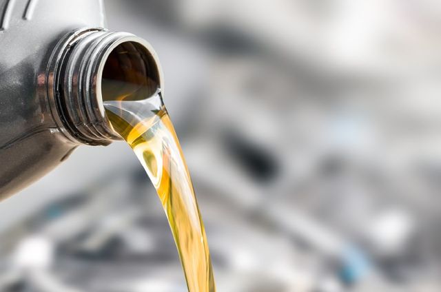 olio minerale per auto