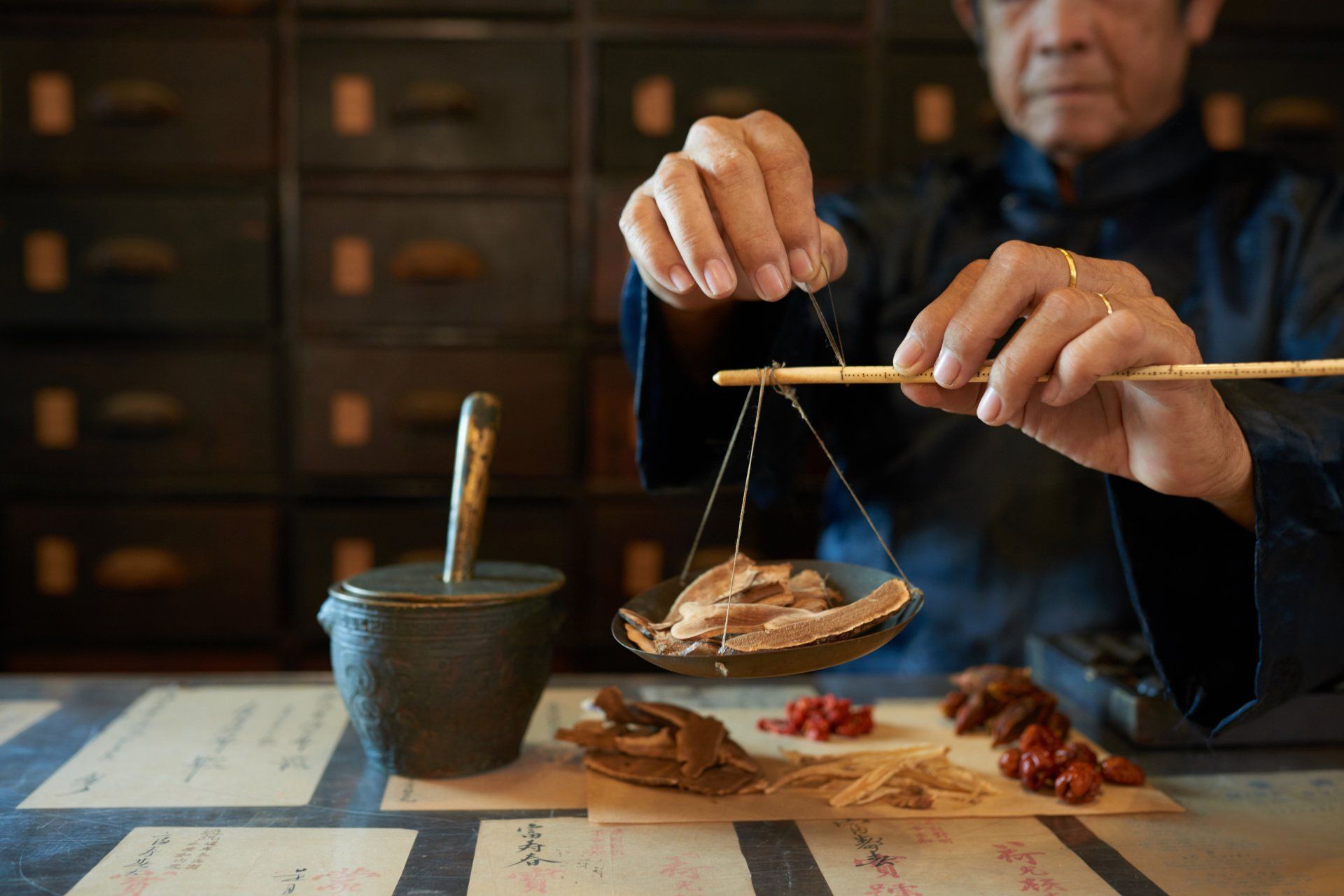 Picture of traditional chinese medicine, and how it pertains to acupuncture treatment