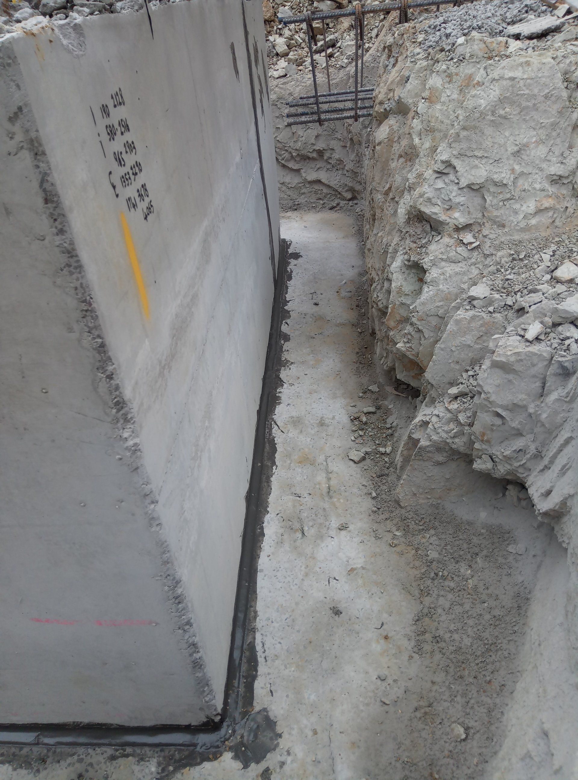 3. Bentonite fillet in corner joint