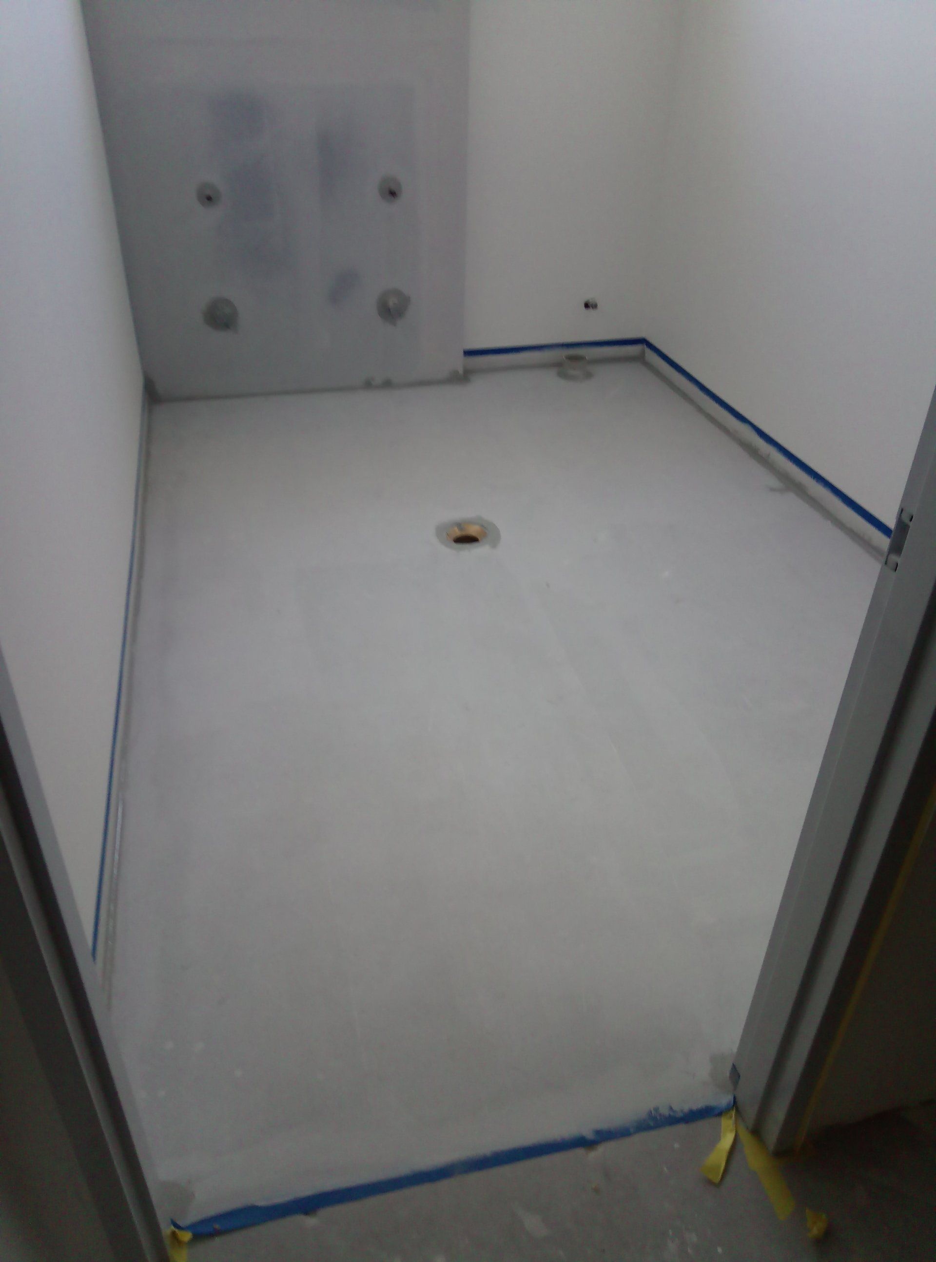 3. Install bondbreaker to edges and penetrations