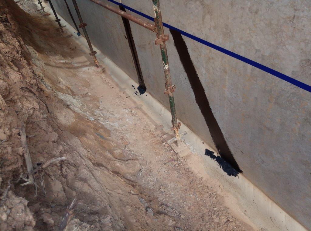 4. Install tape line at top edge and bandage all joints and hairline cracks