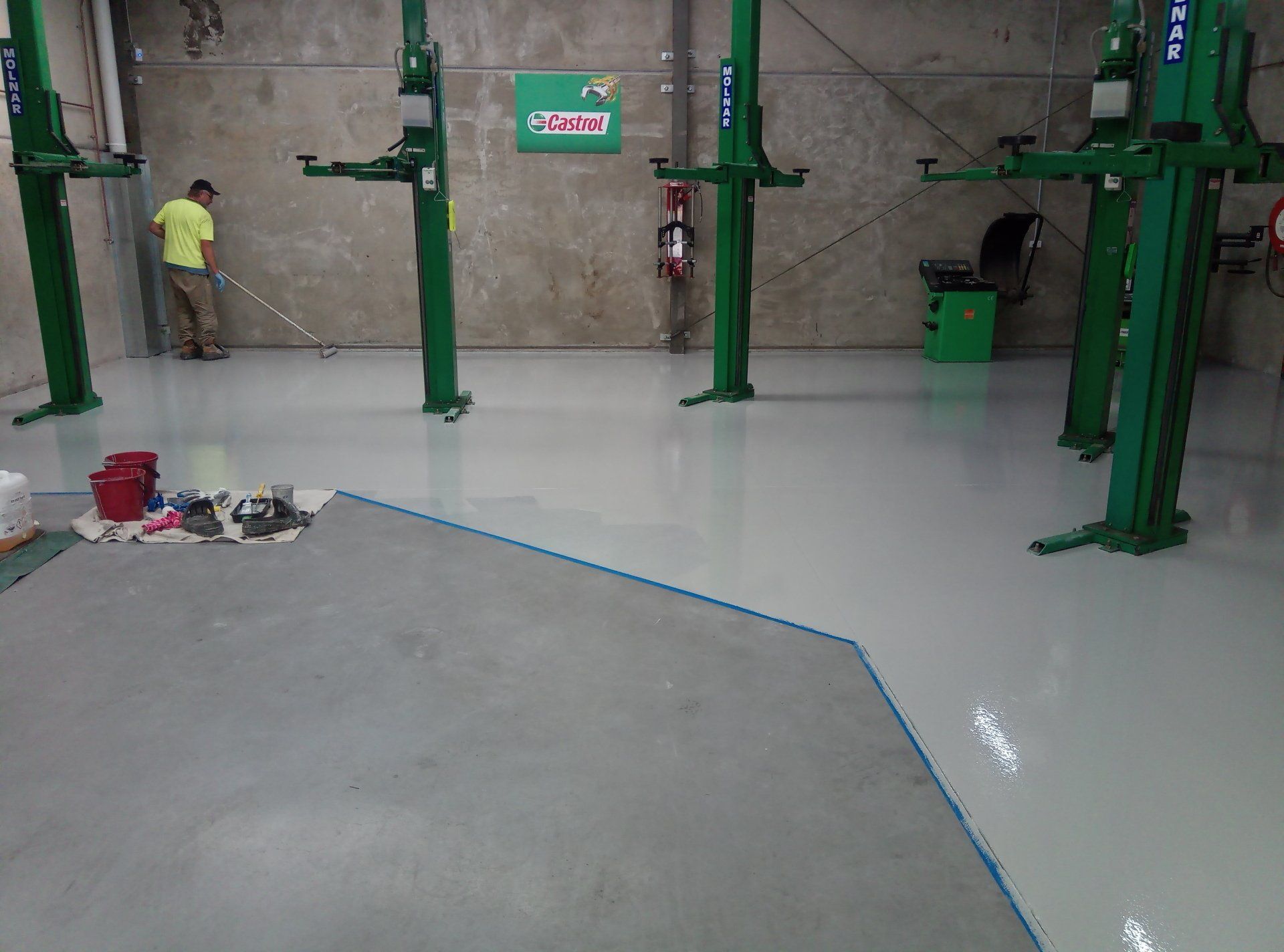 Apply 2nd coat grey with anti-slip