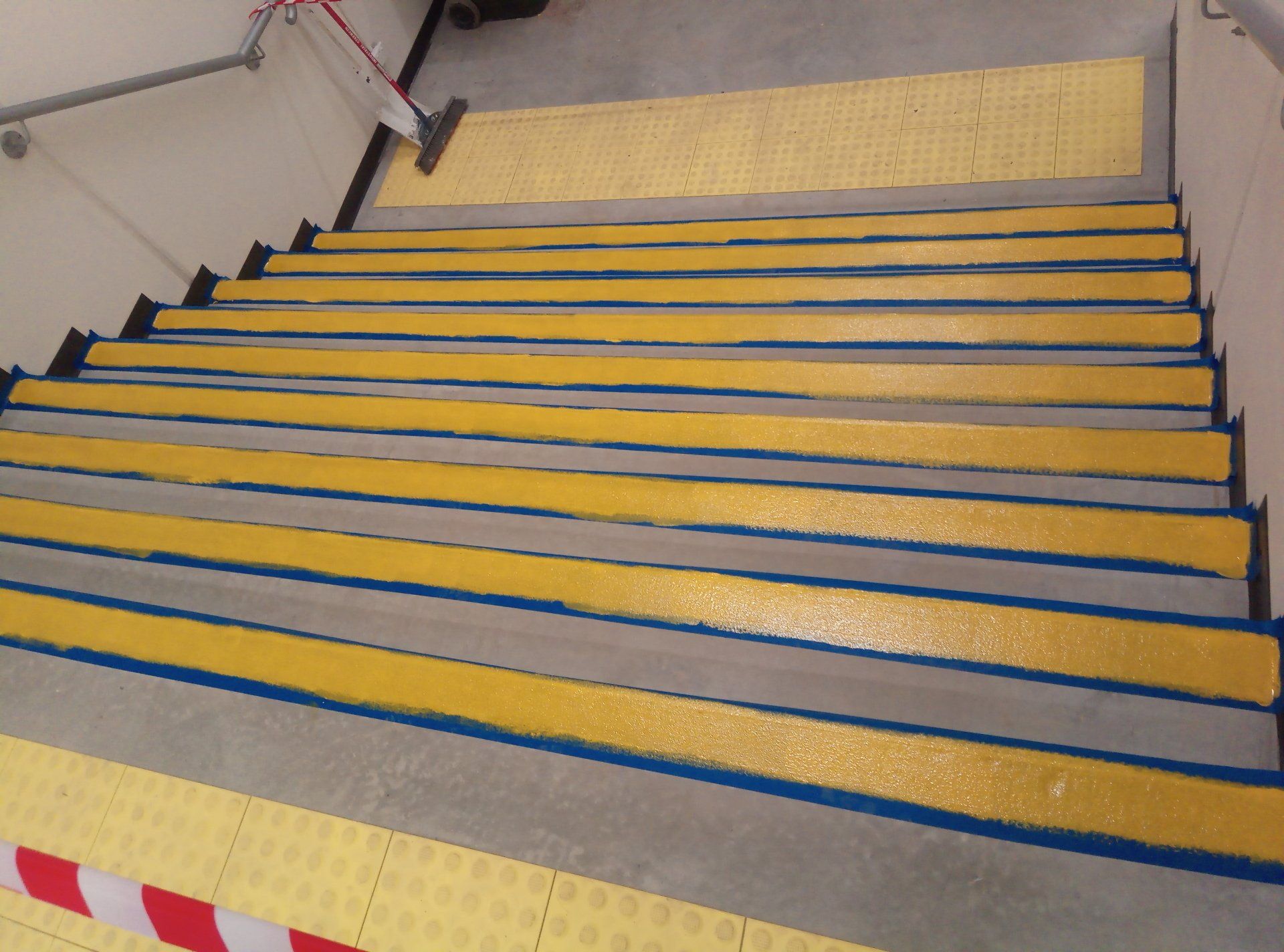 9. Third coat with anti-slip media