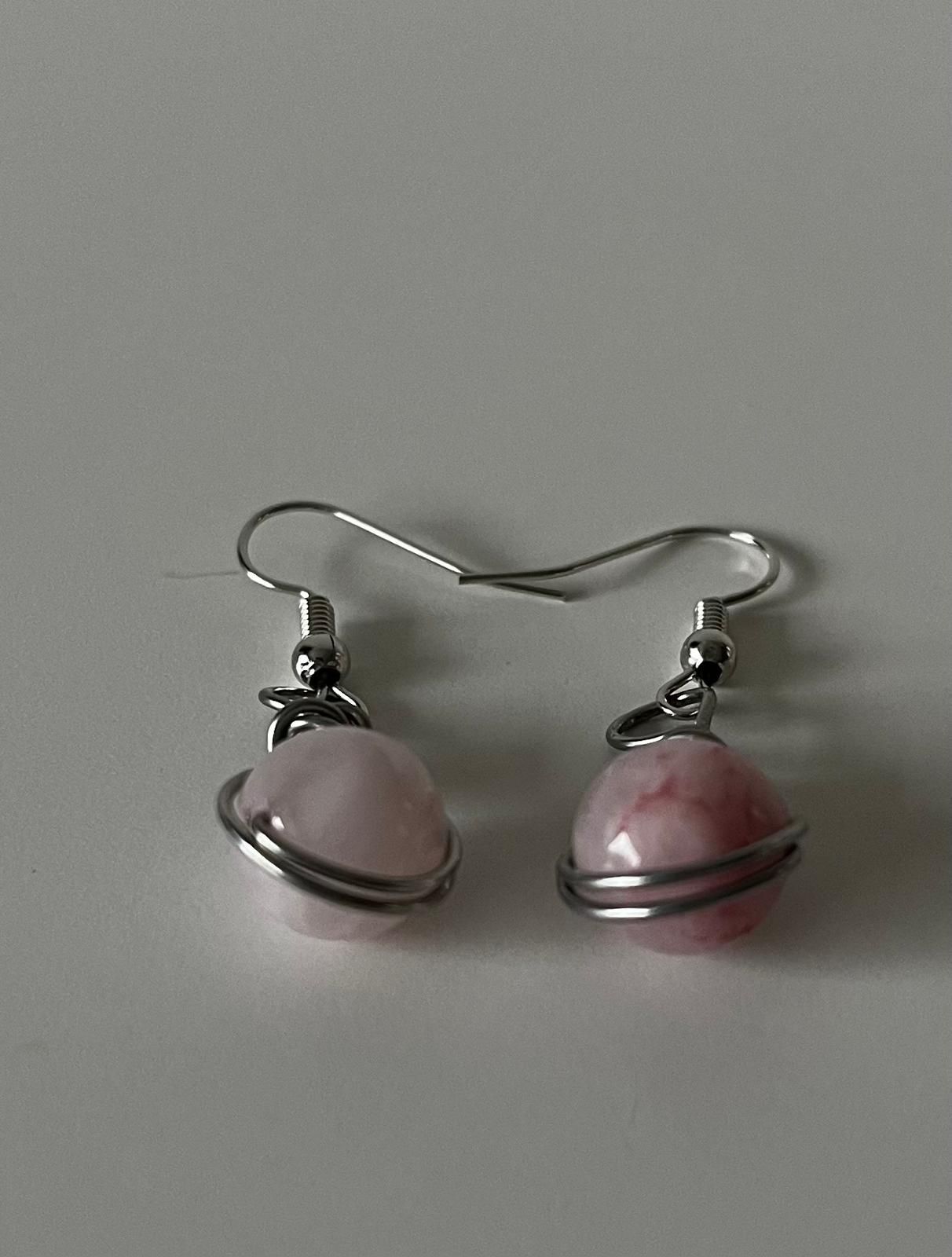 Handgemaakte oorbellen met rozenkwarts