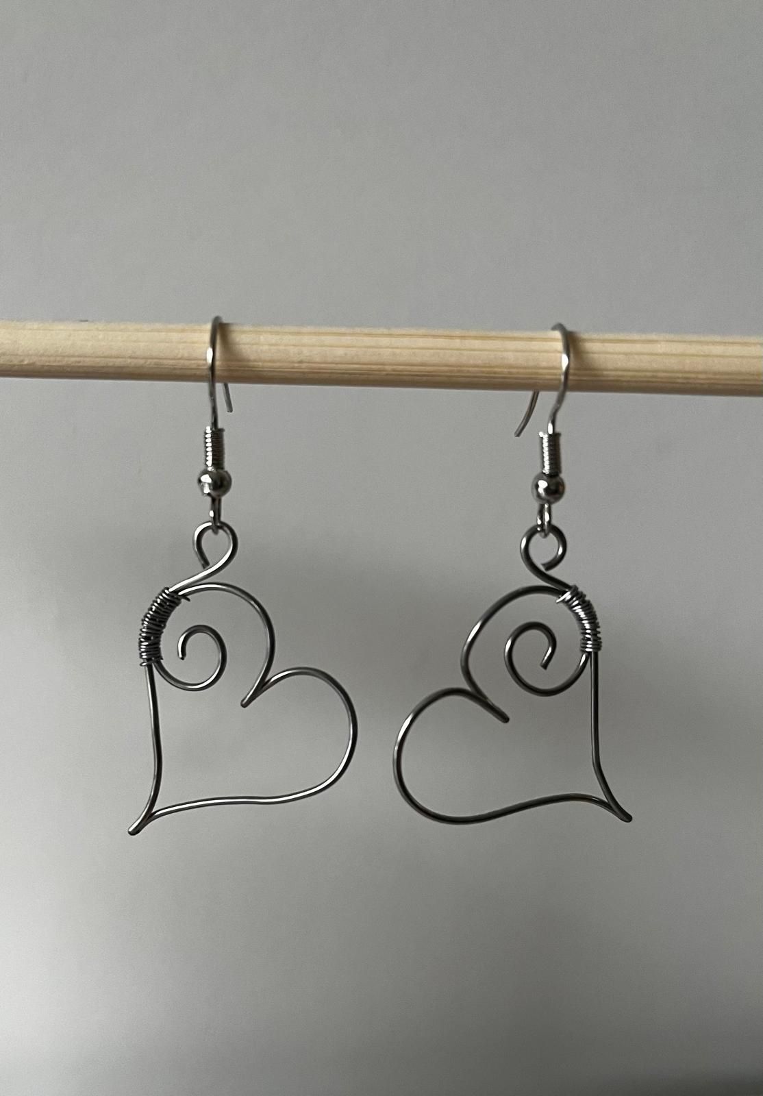 Handgemaakte oorbellen (hangers) in hartvorm