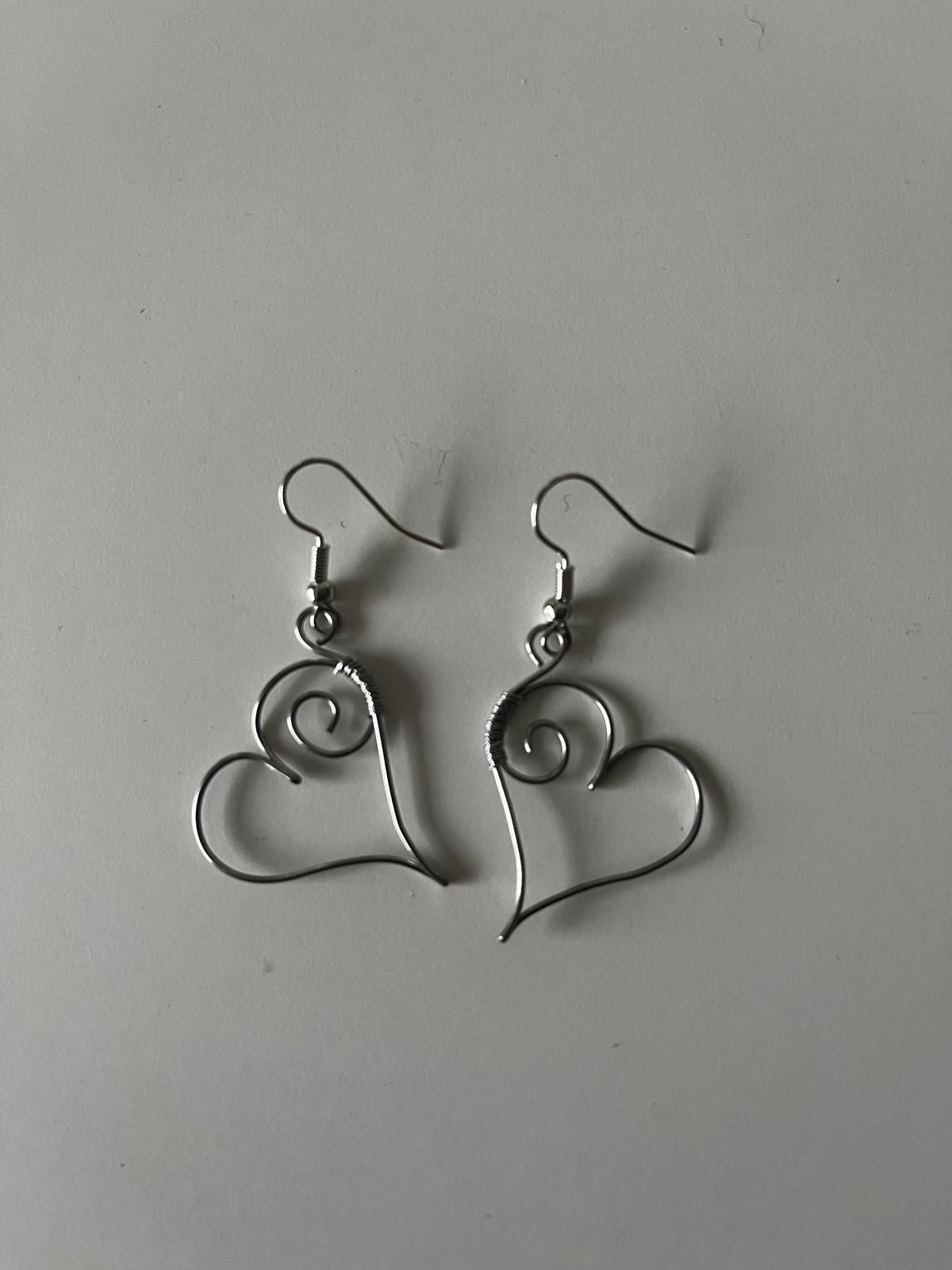 Handgemaakte oorbellen (hangers) in hartvorm