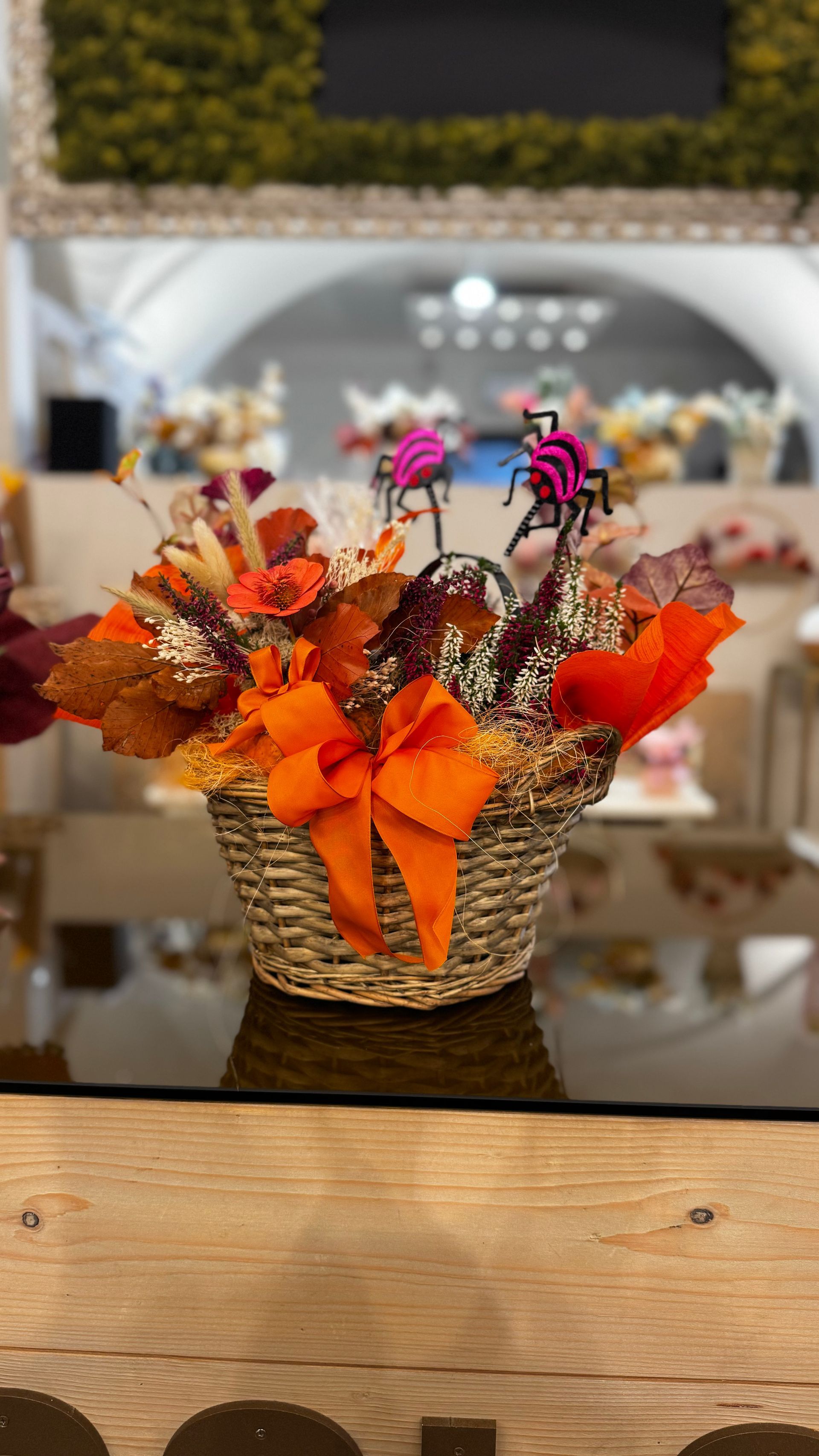 Composizione floreale per Halloween