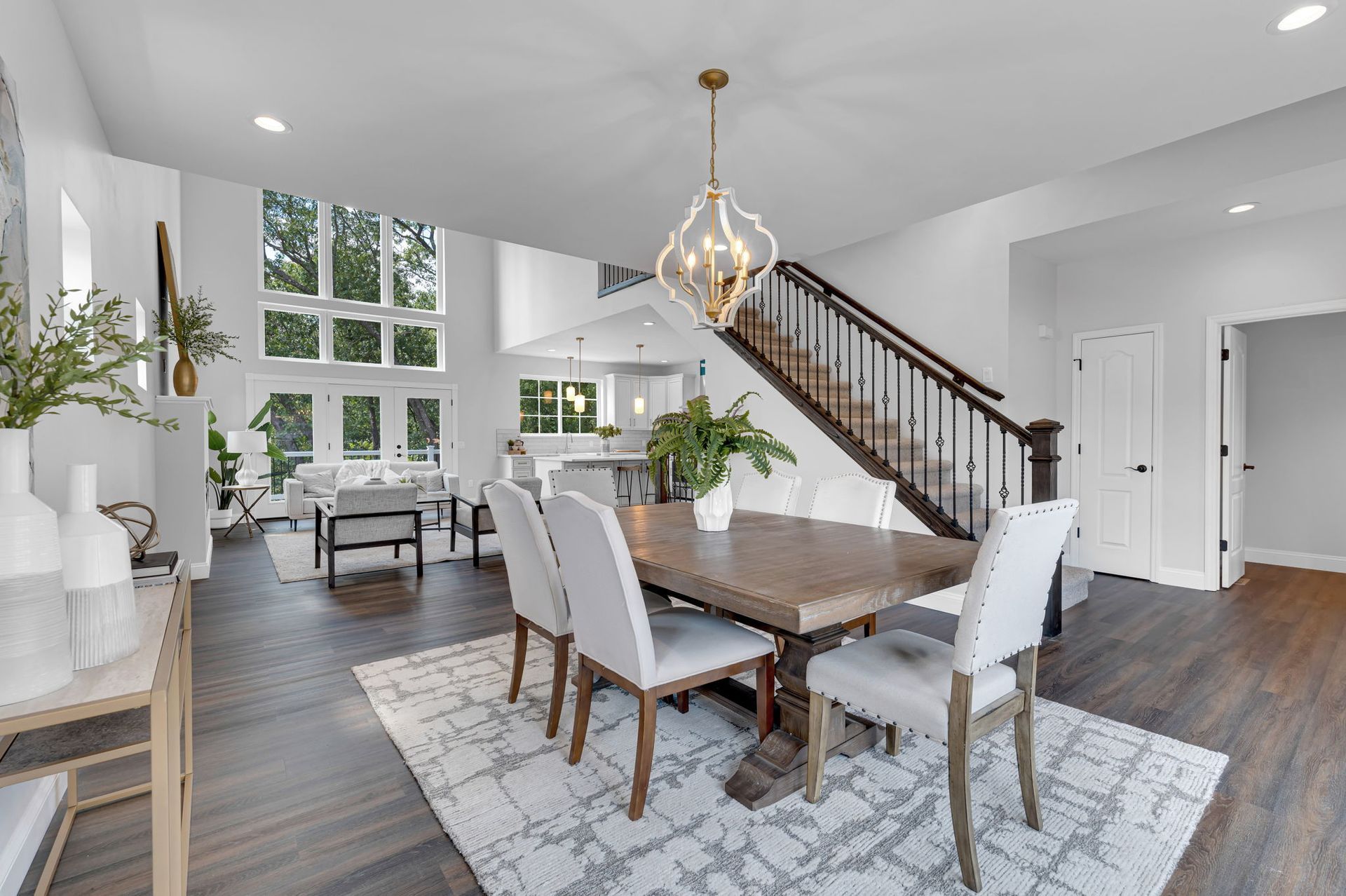 There is a dining table and chairs in the middle of the room.