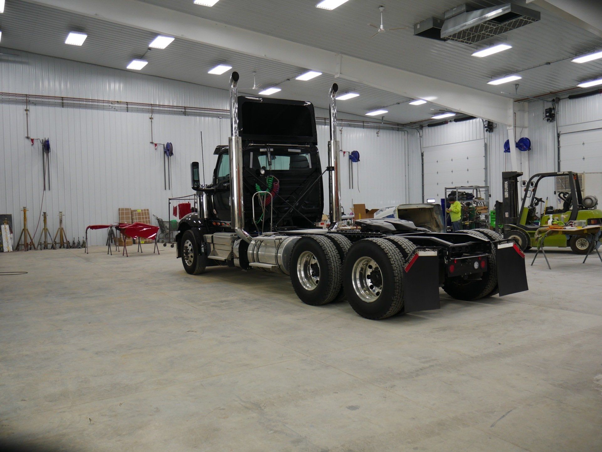 semi-truck autobody repair