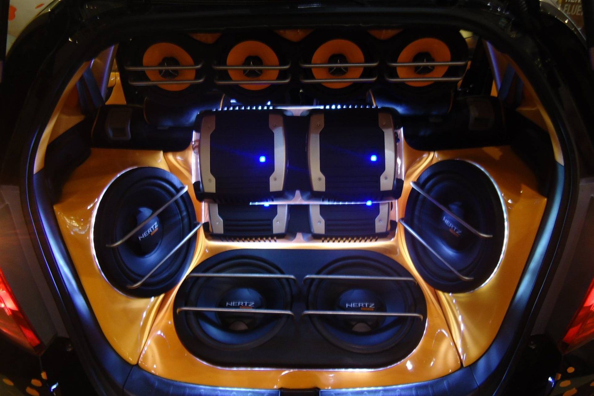 Impianto audio per auto da tuning con luci