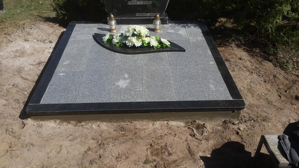 Naujosios Akmenės paminklai sutvarkyta kapavietė