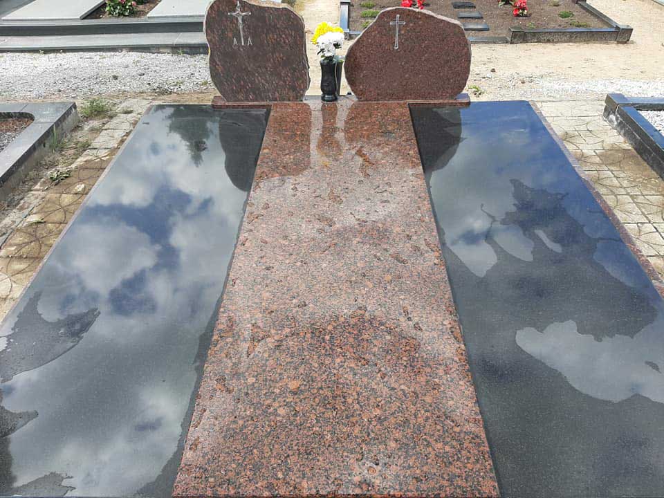 Naujosios Akmenės paminklai ir antkapiai