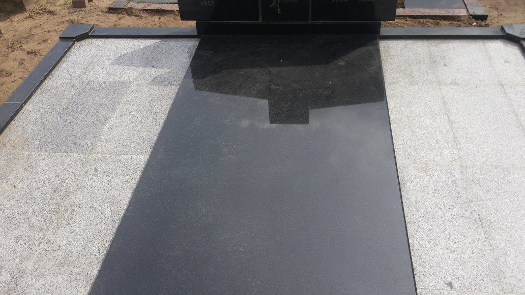 Naujosios Akmenės paminklai sutvarkyta kapavietė